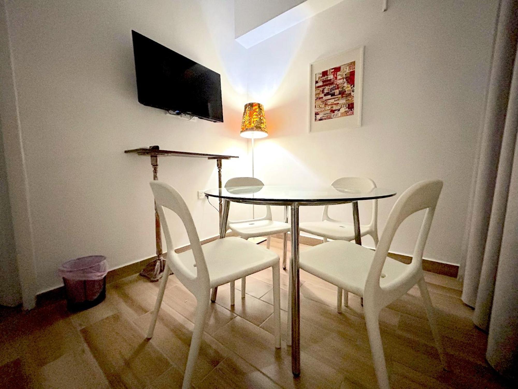 Queen Regina Suites By Platform 357 ニコシア エクステリア 写真